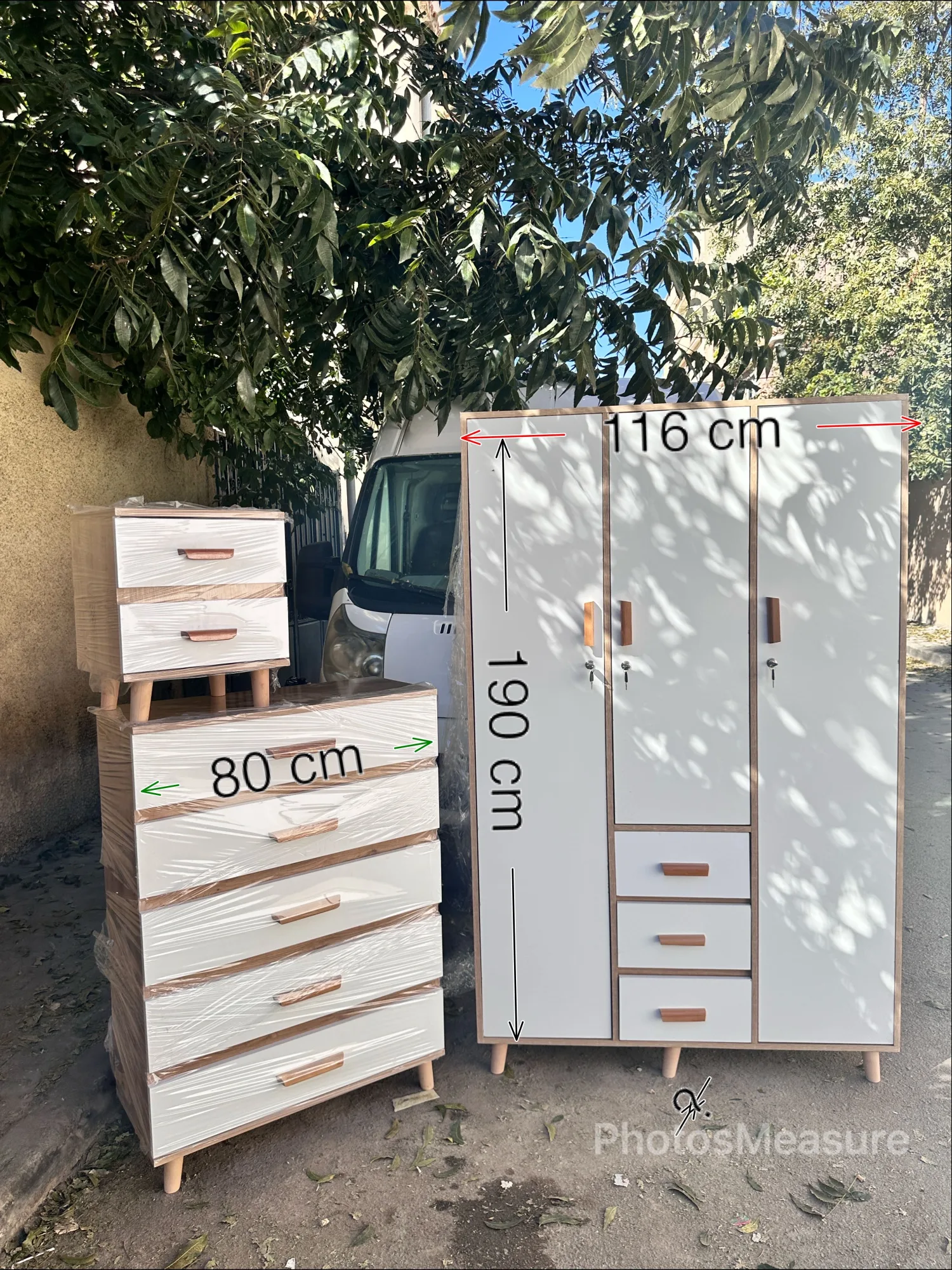 خزانة ثلاثة ابواب