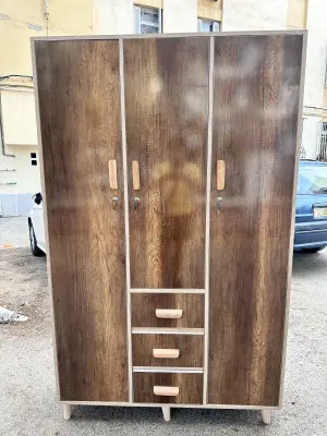 خزانة ثلاثة ابواب